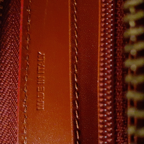 BURBERRY TWO TONE LEATHER ZIP AROUND WALLET - Picture 8 of 10